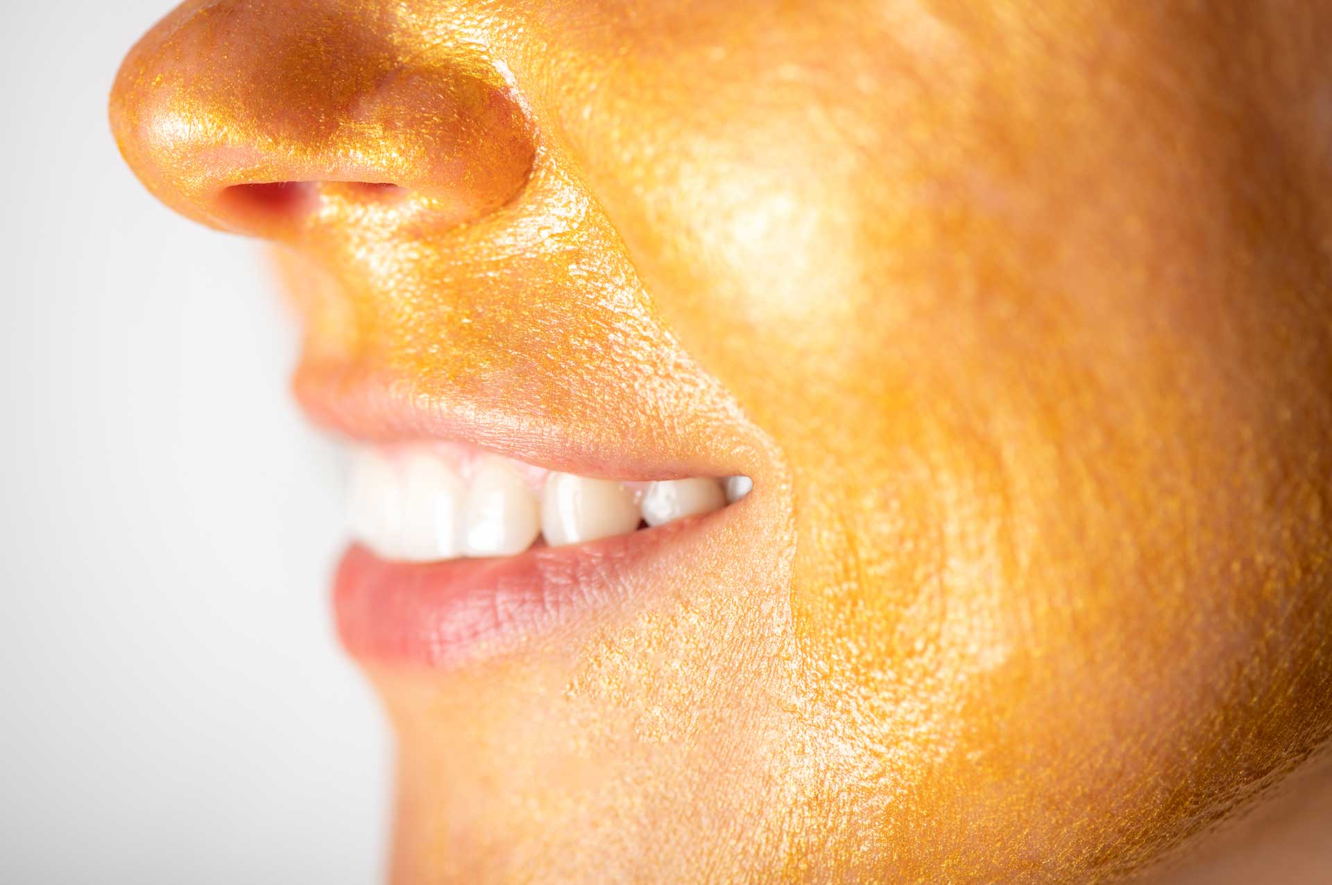 24K Gold Collagen Anti-Aging Facial